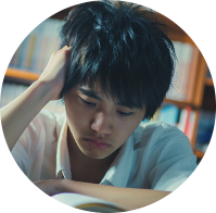 問題が解けなくて困っている男子中学生