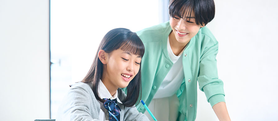 フィードバック学習でつまづきを解消する中学生